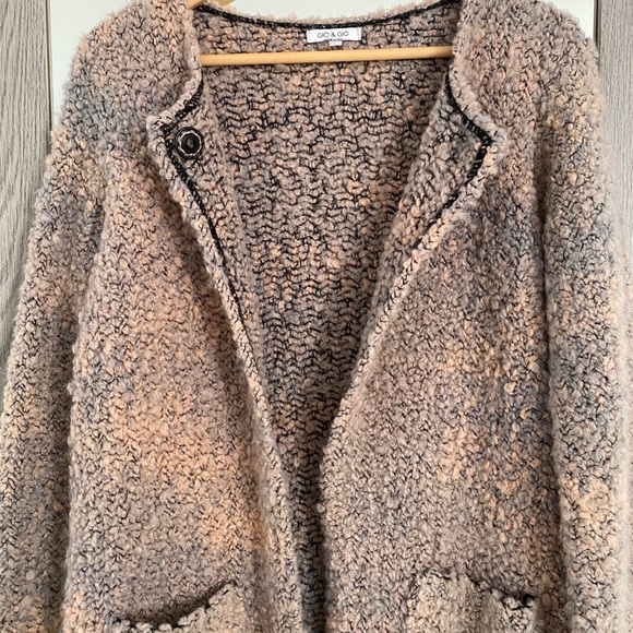 Long cardigan with pockets and one button closure - Picture 4 of 6